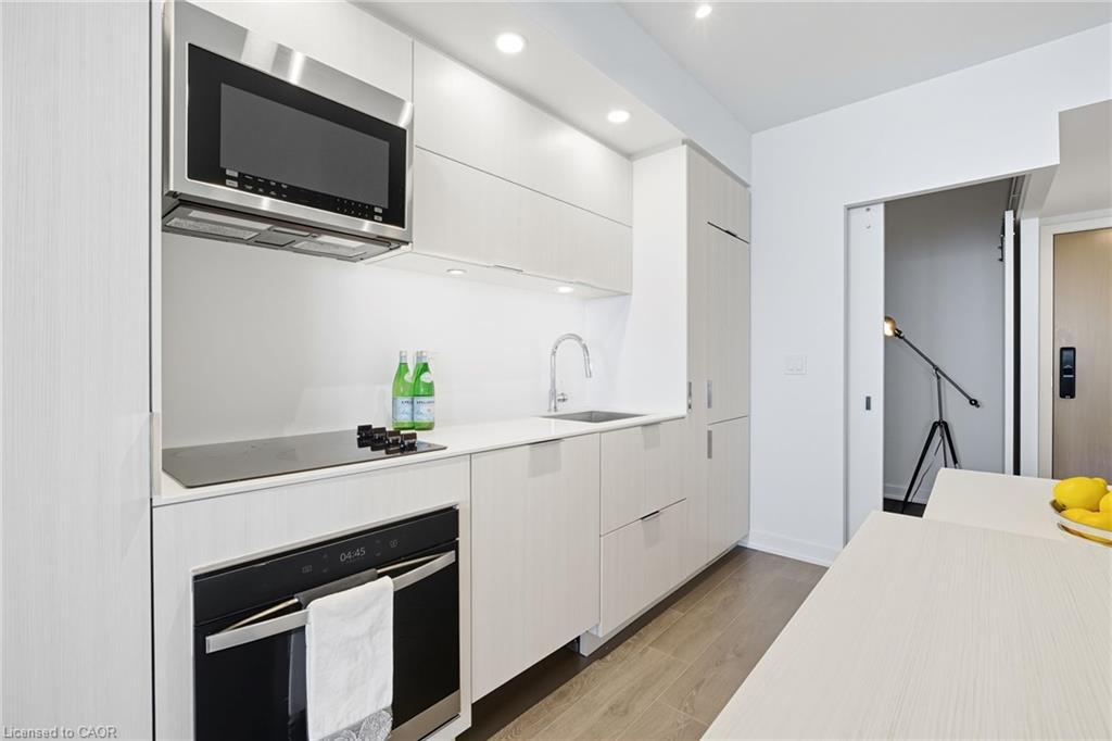 1805-370 Martha Street, Burlington, ON - Indoor Photo Showing Kitchen