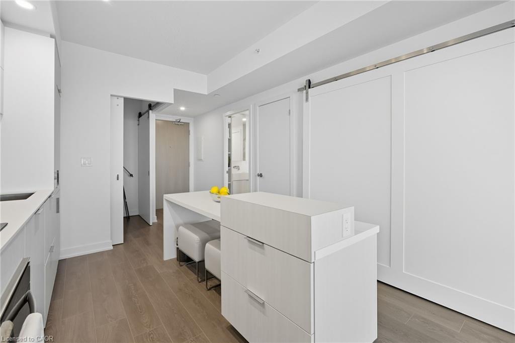 1805-370 Martha Street, Burlington, ON - Indoor