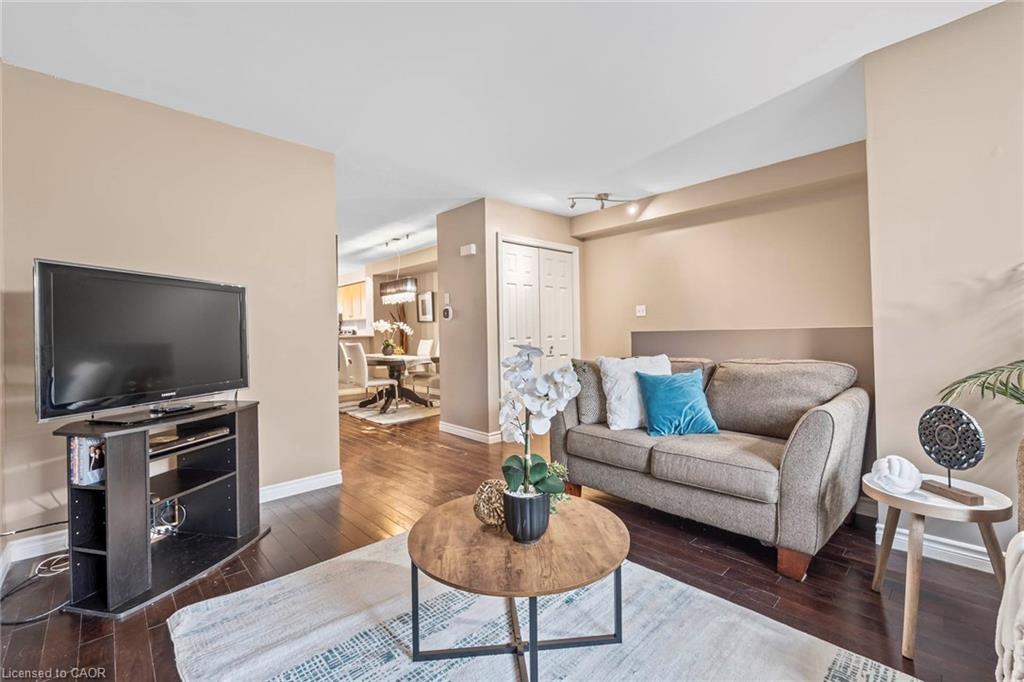 51-2531 Northampton Boulevard, Burlington, ON - Indoor Photo Showing Living Room