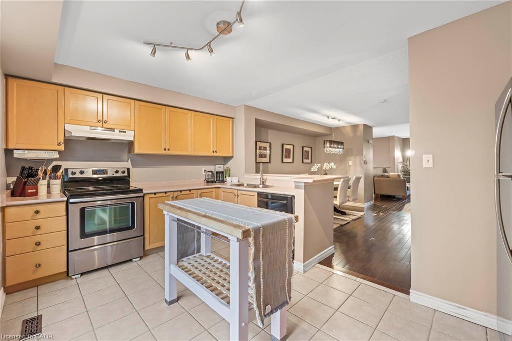 51-2531 Northampton Boulevard, Burlington, ON - Indoor Photo Showing Kitchen