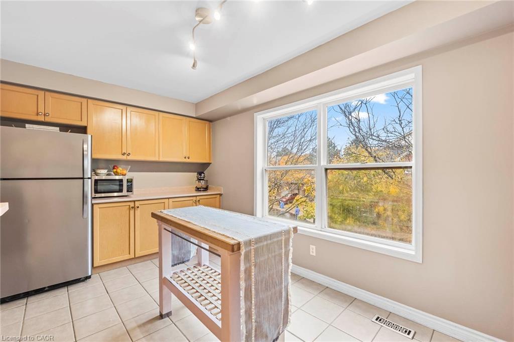51-2531 Northampton Boulevard, Burlington, ON - Indoor Photo Showing Kitchen