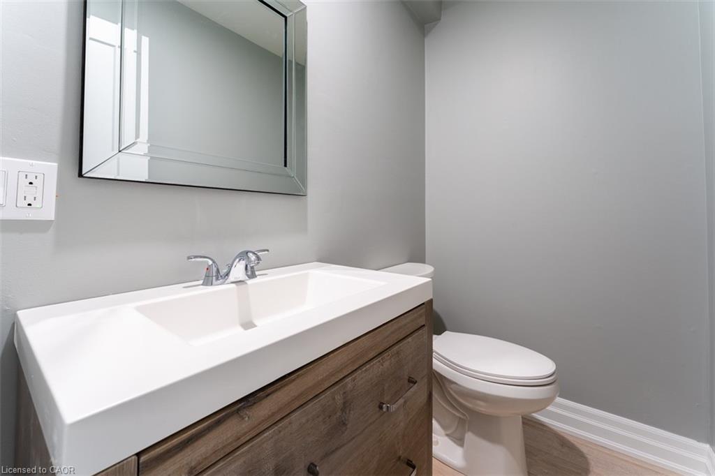 2-1011 White Oak Drive, Burlington, ON - Indoor Photo Showing Bathroom