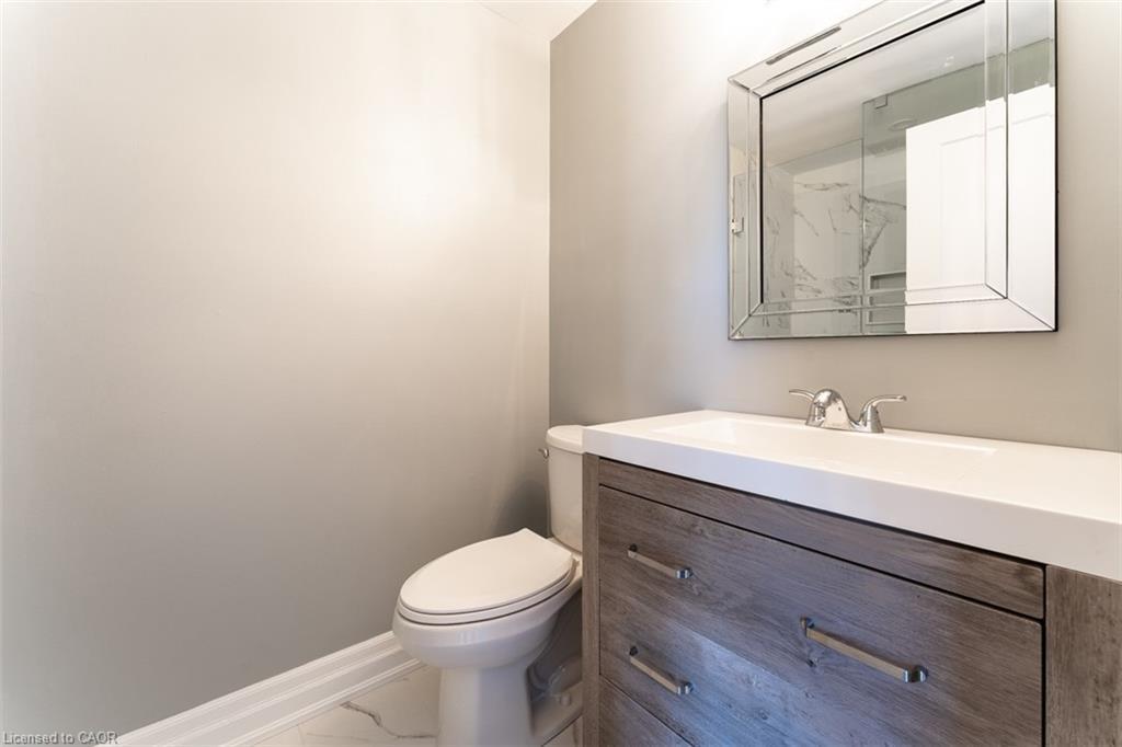 2-1011 White Oak Drive, Burlington, ON - Indoor Photo Showing Bathroom