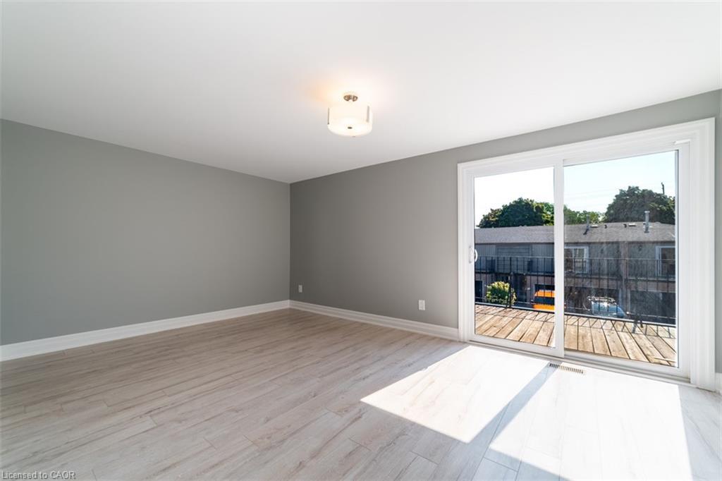 2-1011 White Oak Drive, Burlington, ON - Indoor Photo Showing Other Room