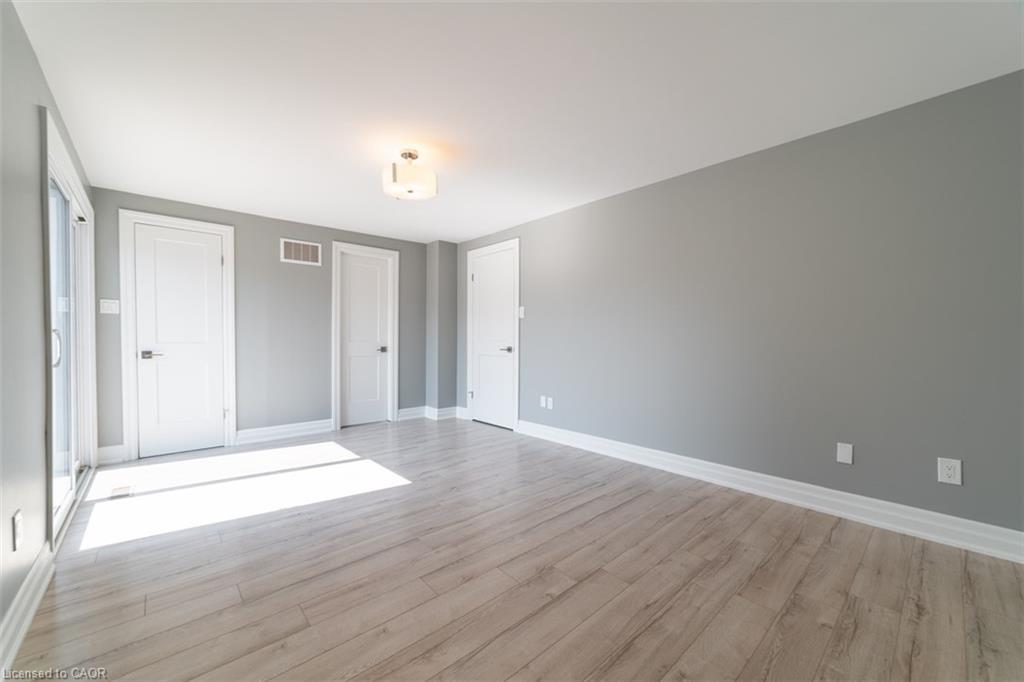 2-1011 White Oak Drive, Burlington, ON - Indoor Photo Showing Other Room