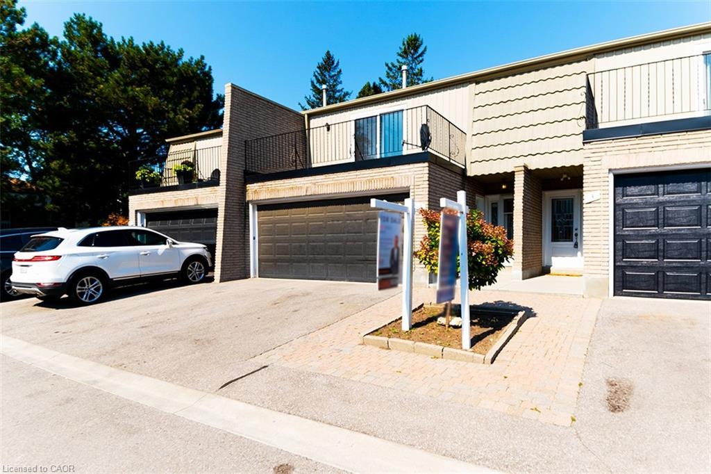 2-1011 White Oak Drive, Burlington, ON - Outdoor