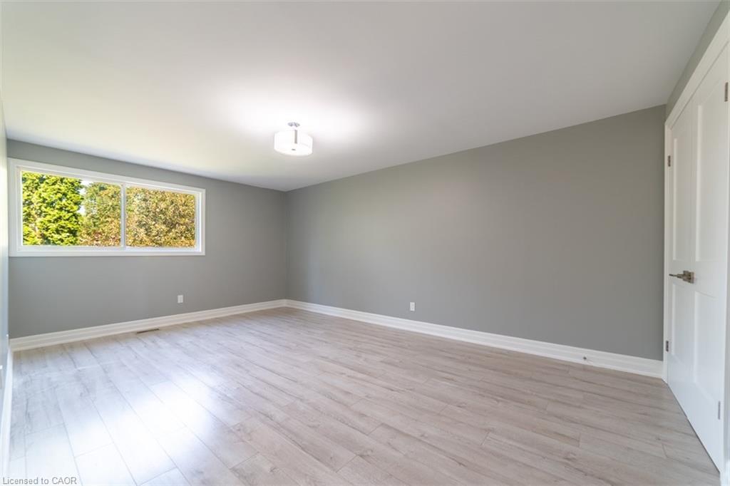 2-1011 White Oak Drive, Burlington, ON - Indoor Photo Showing Other Room