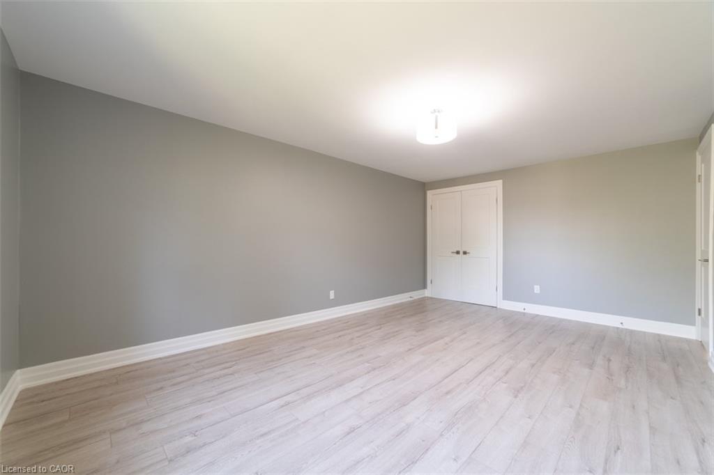 2-1011 White Oak Drive, Burlington, ON - Indoor Photo Showing Other Room