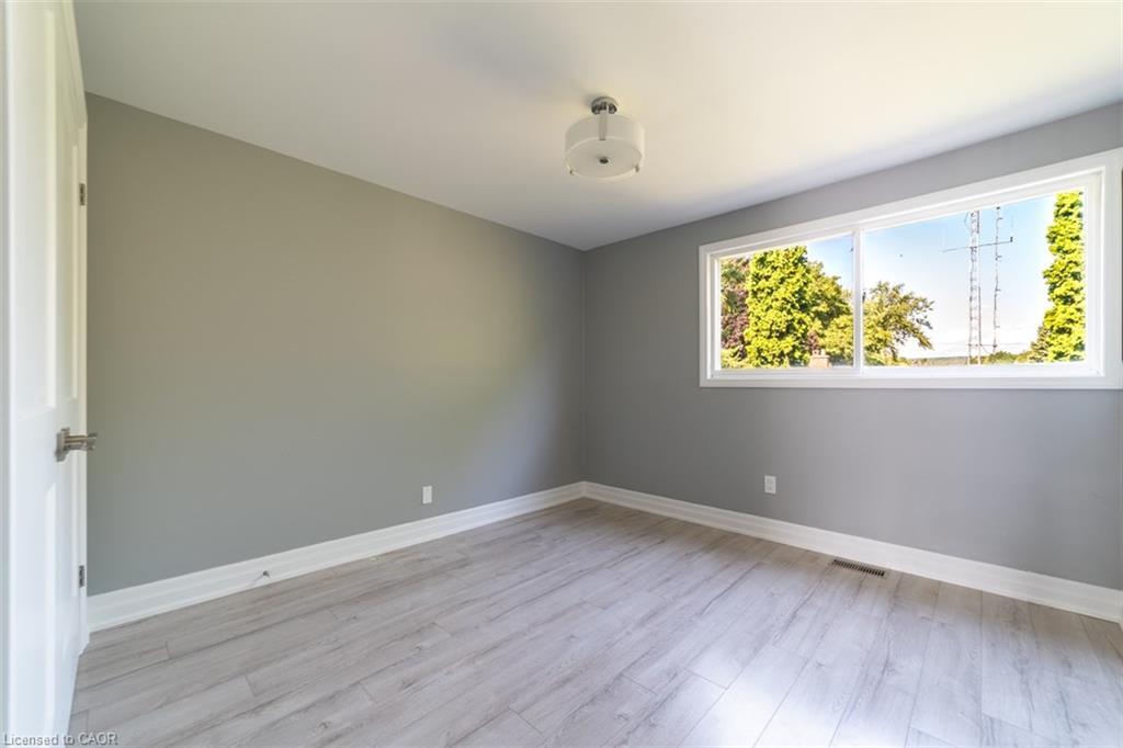 2-1011 White Oak Drive, Burlington, ON - Indoor Photo Showing Other Room