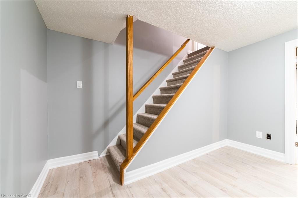 2-1011 White Oak Drive, Burlington, ON - Indoor Photo Showing Other Room