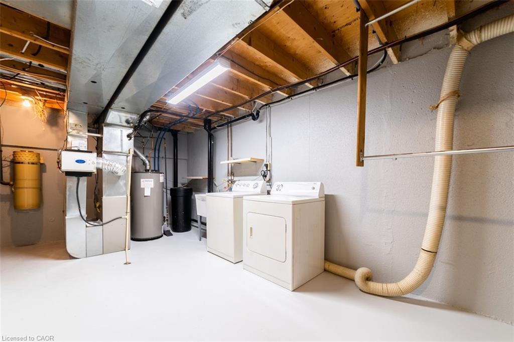 2-1011 White Oak Drive, Burlington, ON - Indoor Photo Showing Laundry Room