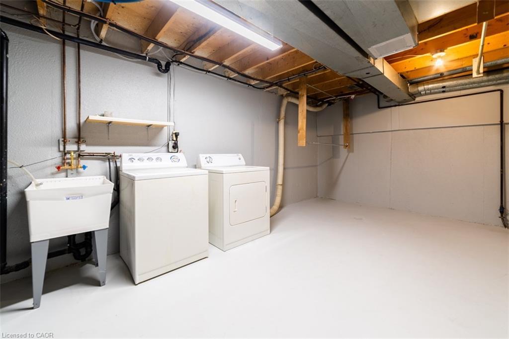 2-1011 White Oak Drive, Burlington, ON - Indoor Photo Showing Laundry Room