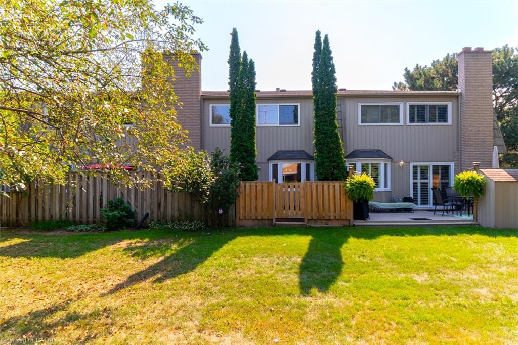 2-1011 White Oak Drive, Burlington, ON - Outdoor