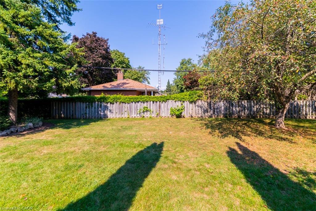 2-1011 White Oak Drive, Burlington, ON - Outdoor
