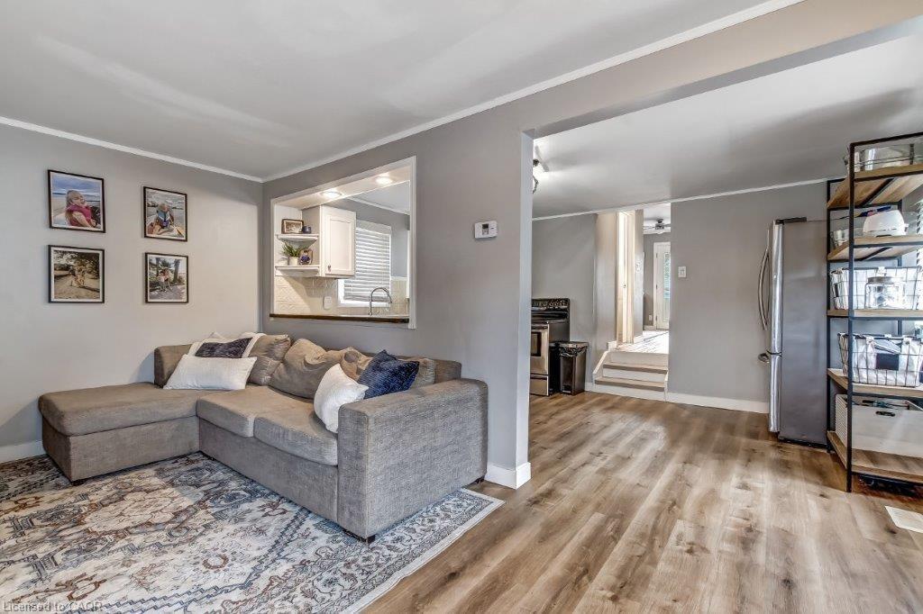 12 Pansy Avenue, Port Dover, ON - Indoor Photo Showing Living Room