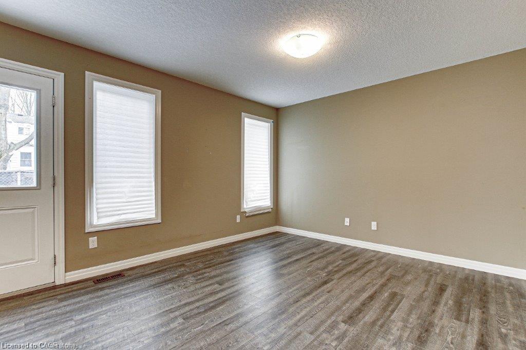 20-343 Huron Street, Woodstock, ON - Indoor Photo Showing Other Room