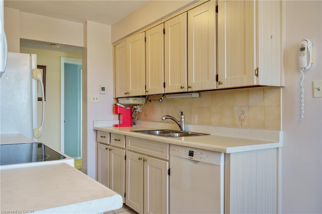 908-30 Harrisford Street, Hamilton, ON - Indoor Photo Showing Kitchen With Double Sink