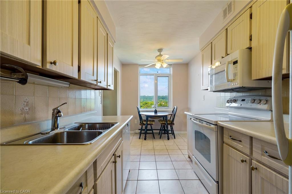 908-30 Harrisford Street, Hamilton, ON - Indoor Photo Showing Kitchen With Double Sink