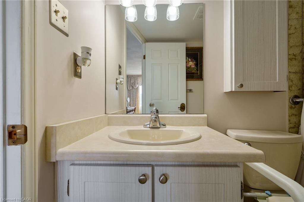 908-30 Harrisford Street, Hamilton, ON - Indoor Photo Showing Bathroom