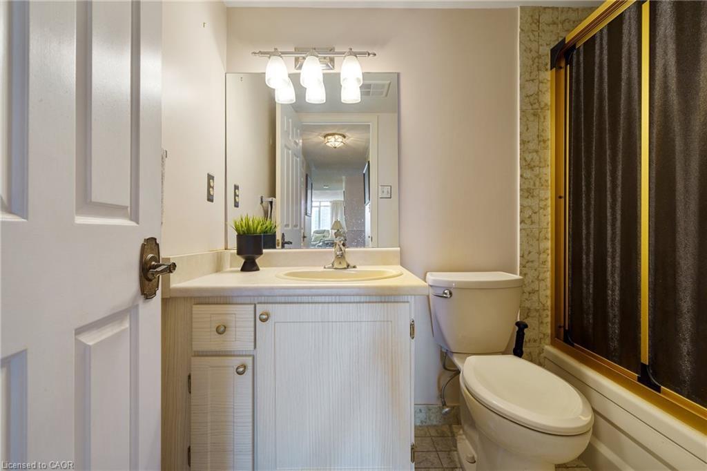 908-30 Harrisford Street, Hamilton, ON - Indoor Photo Showing Bathroom
