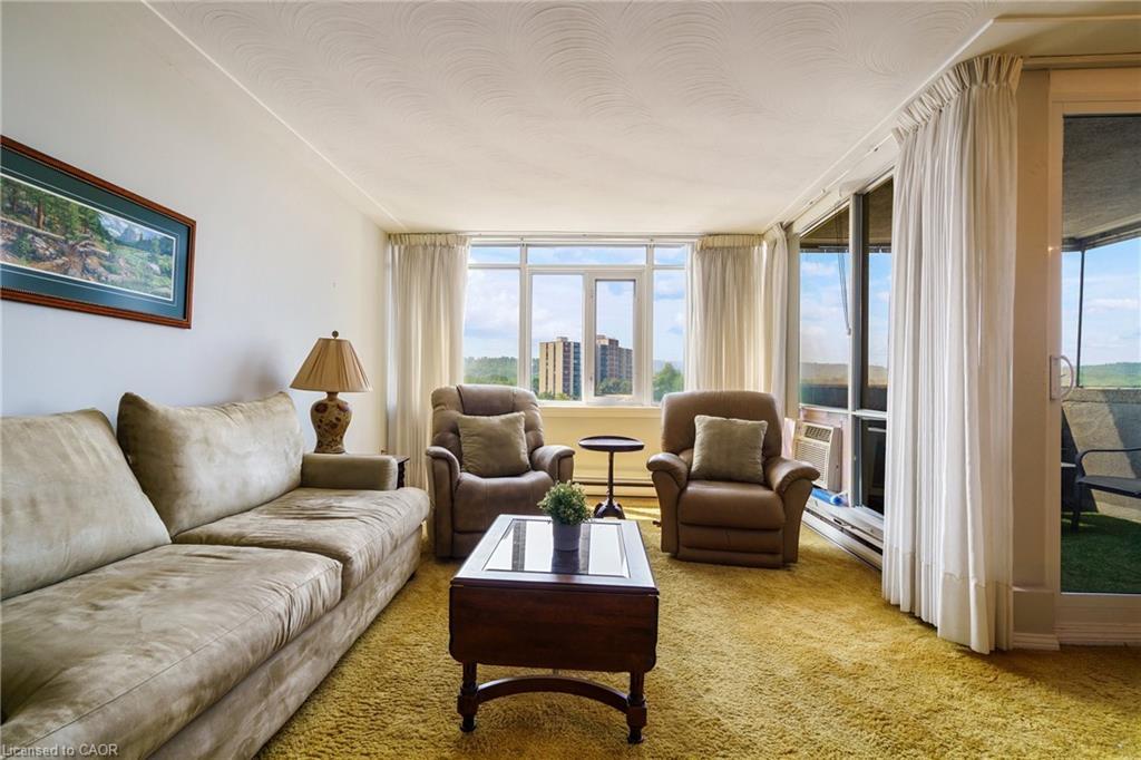 908-30 Harrisford Street, Hamilton, ON - Indoor Photo Showing Living Room