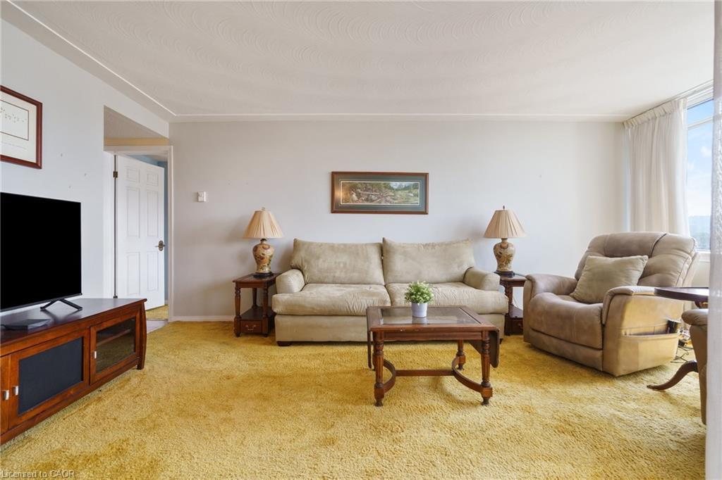 908-30 Harrisford Street, Hamilton, ON - Indoor Photo Showing Living Room