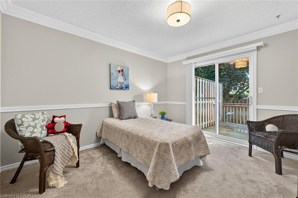 2-20 Courtland Drive, Brantford, ON - Indoor Photo Showing Bedroom