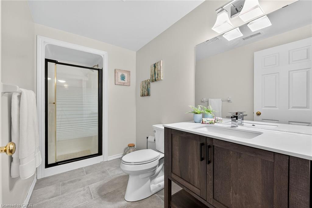 2-20 Courtland Drive, Brantford, ON - Indoor Photo Showing Bathroom