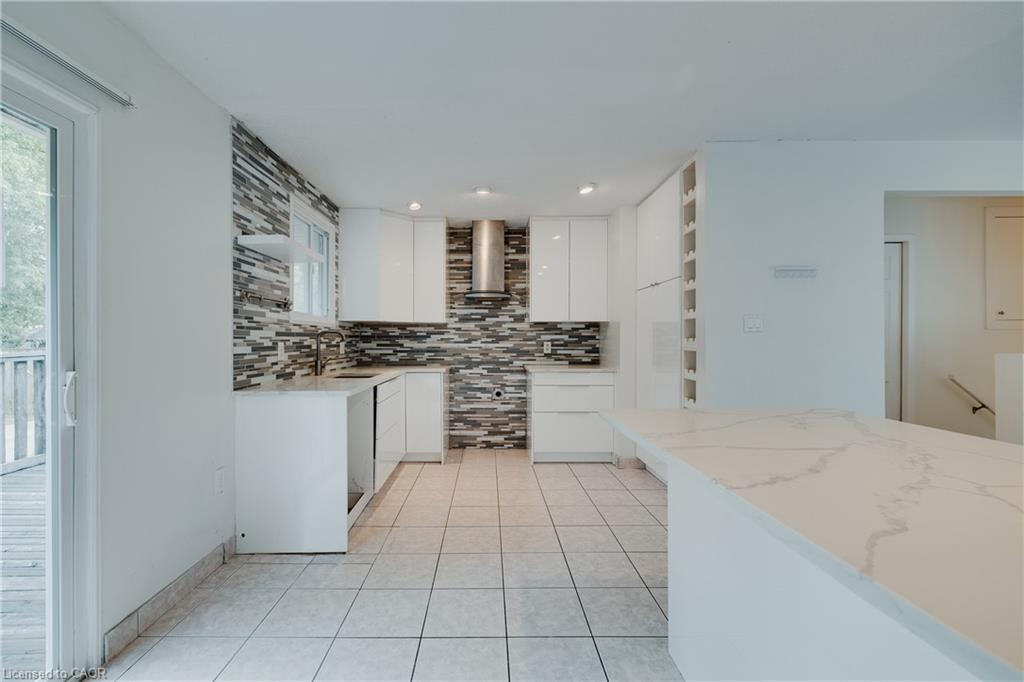 Upper Level-595 Pioneer Drive, Kitchener, ON - Indoor