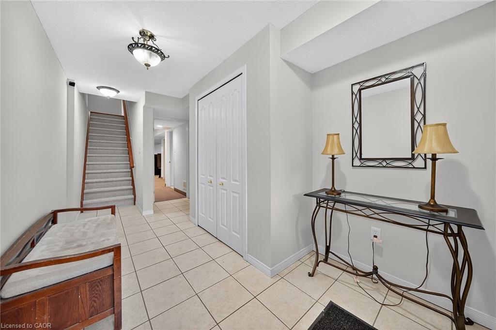 23-7 Southside Place, Hamilton, ON - Indoor Photo Showing Other Room