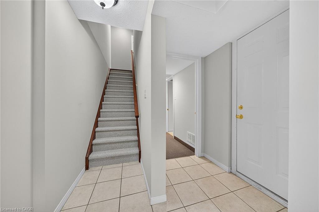 23-7 Southside Place, Hamilton, ON - Indoor Photo Showing Other Room