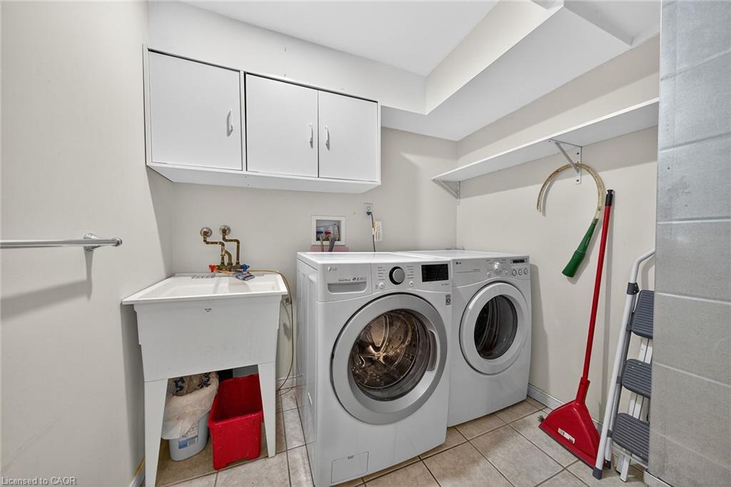 23-7 Southside Place, Hamilton, ON - Indoor Photo Showing Laundry Room