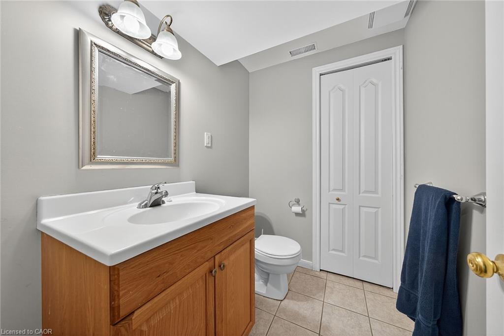 23-7 Southside Place, Hamilton, ON - Indoor Photo Showing Bathroom