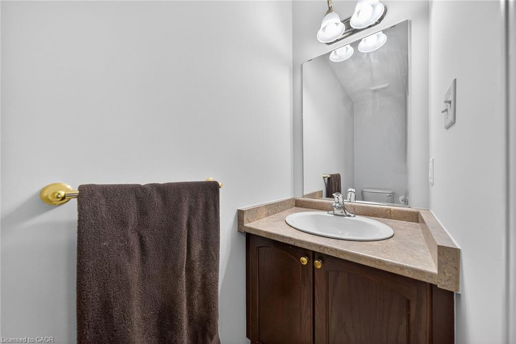 23-7 Southside Place, Hamilton, ON - Indoor Photo Showing Bathroom