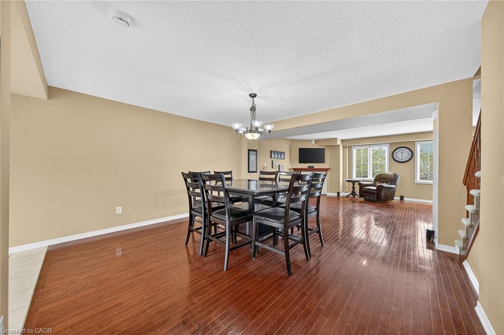23-7 Southside Place, Hamilton, ON - Indoor Photo Showing Dining Room