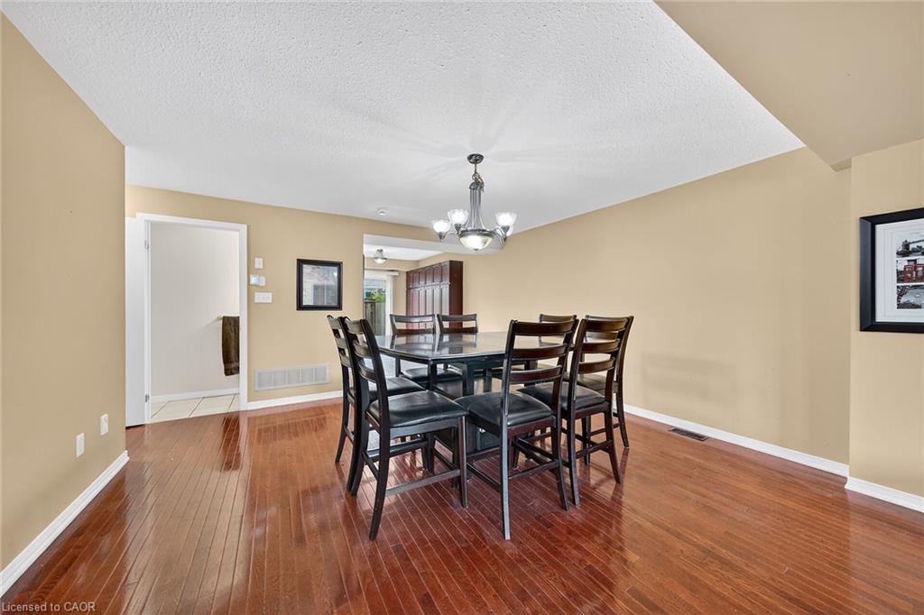 23-7 Southside Place, Hamilton, ON - Indoor Photo Showing Dining Room