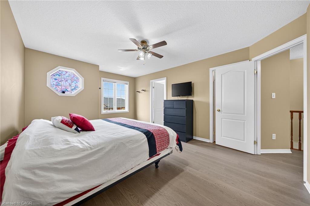 23-7 Southside Place, Hamilton, ON - Indoor Photo Showing Bedroom