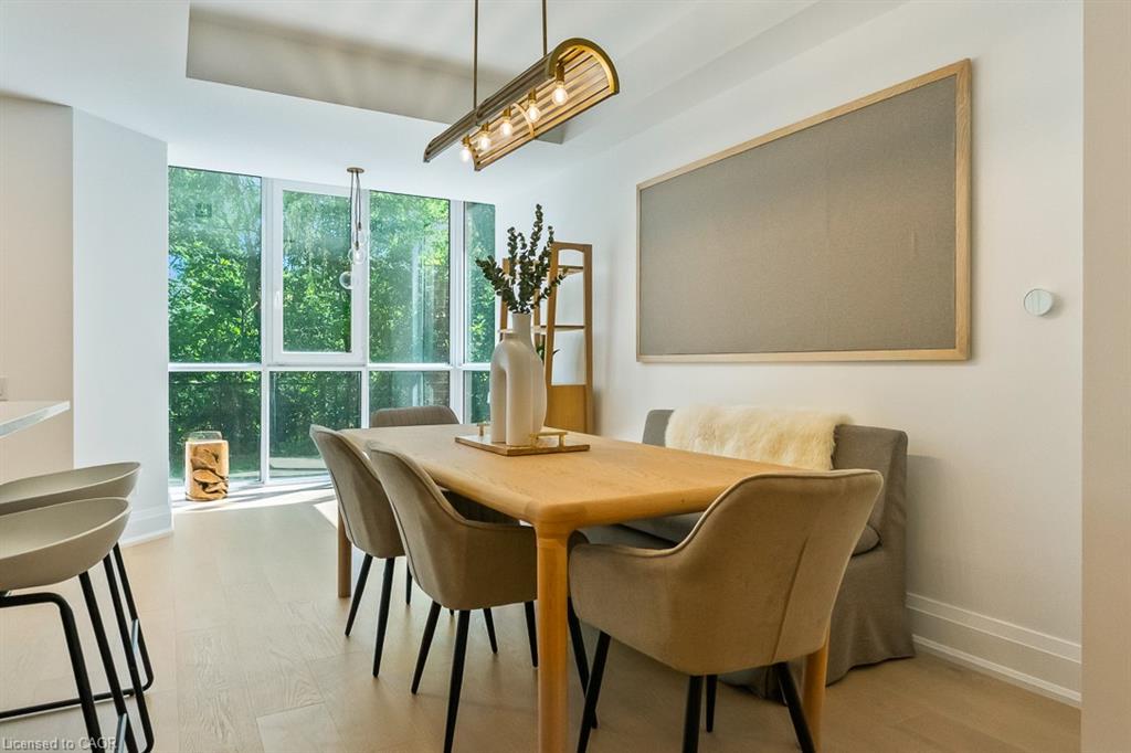 103-40 Old Mill Road, Oakville, ON - Indoor Photo Showing Dining Room