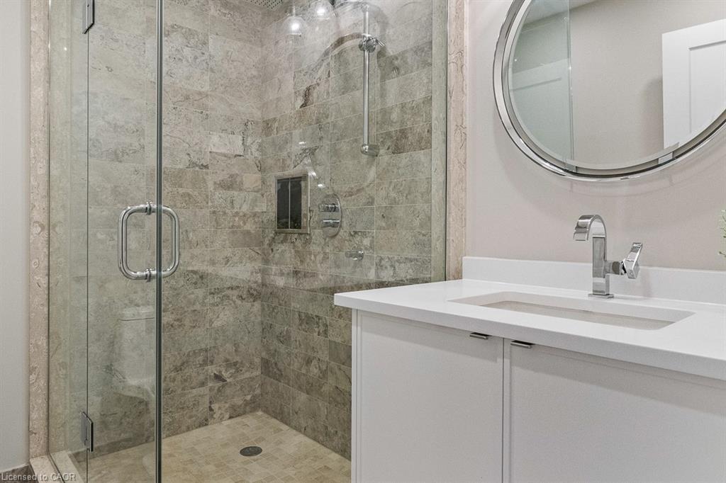 103-40 Old Mill Road, Oakville, ON - Indoor Photo Showing Bathroom