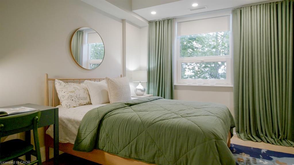 103-40 Old Mill Road, Oakville, ON - Indoor Photo Showing Bedroom