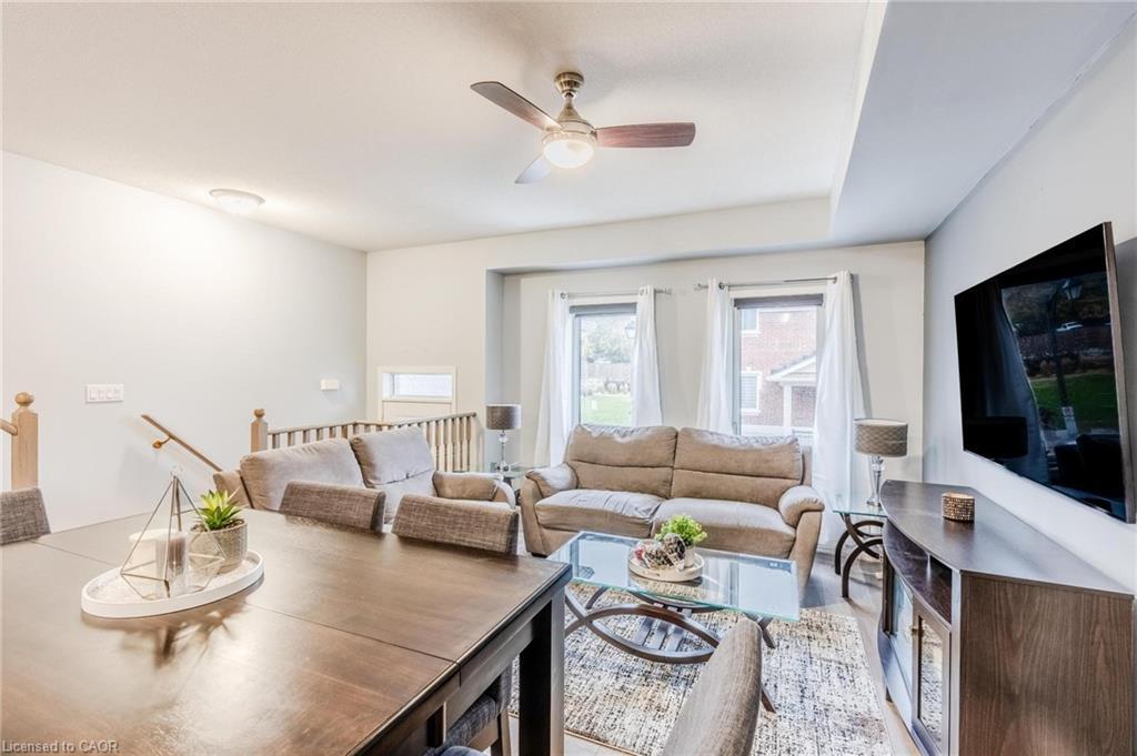 4 Dunsley Way, Whitby, ON - Indoor Photo Showing Living Room