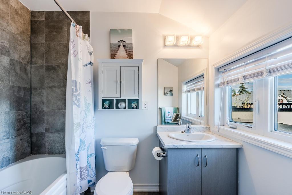 4 Dunsley Way, Whitby, ON - Indoor Photo Showing Bathroom