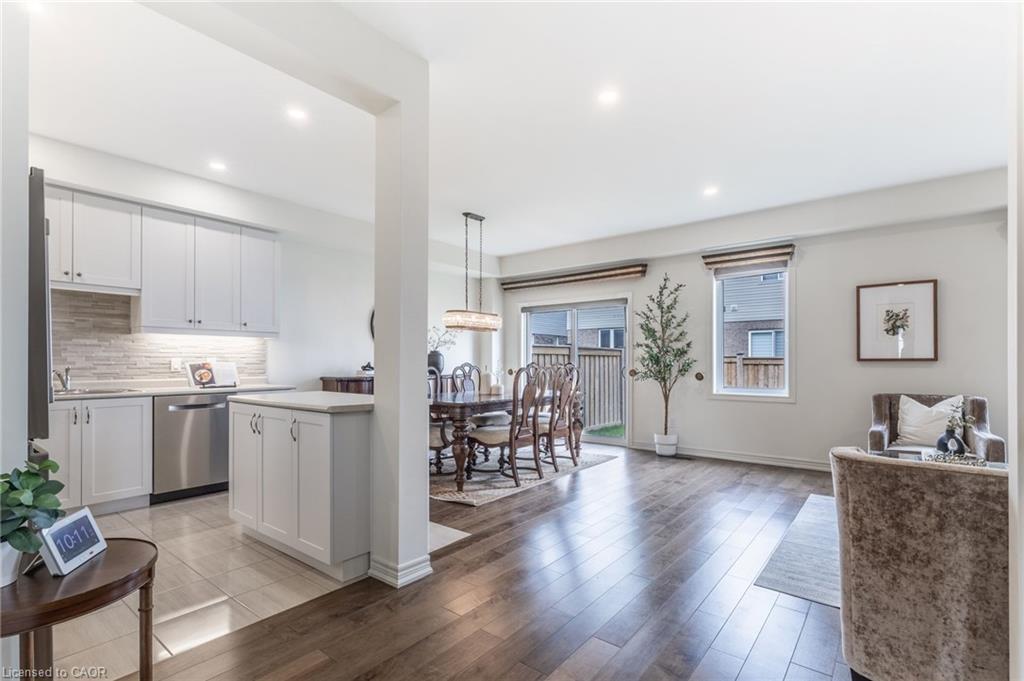 41 Foothills Lane, Stoney Creek, ON - Indoor Photo Showing Kitchen