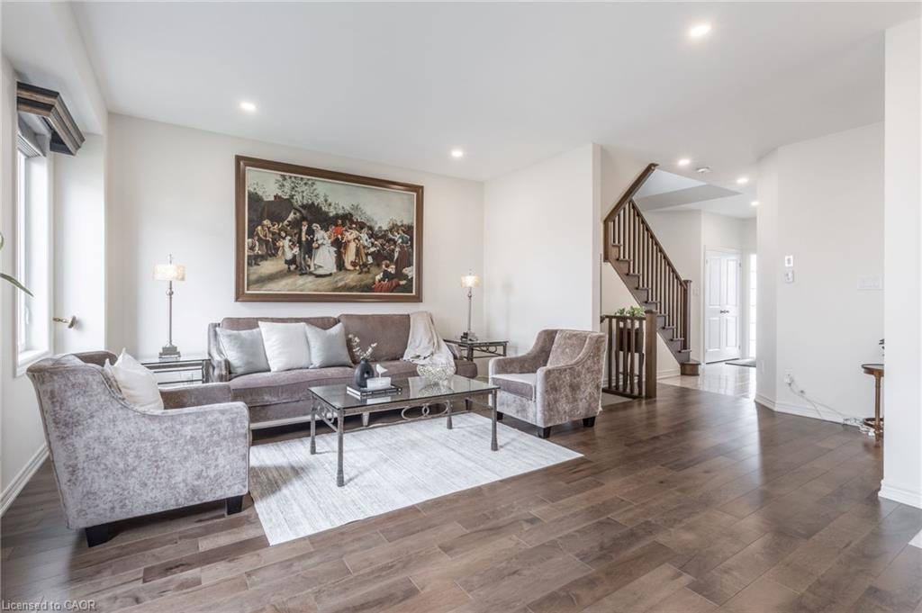 41 Foothills Lane, Stoney Creek, ON - Indoor Photo Showing Living Room