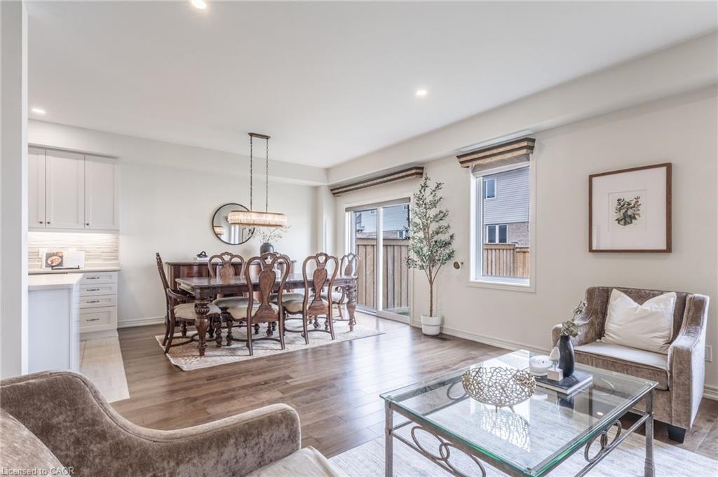 41 Foothills Lane, Stoney Creek, ON - Indoor Photo Showing Living Room
