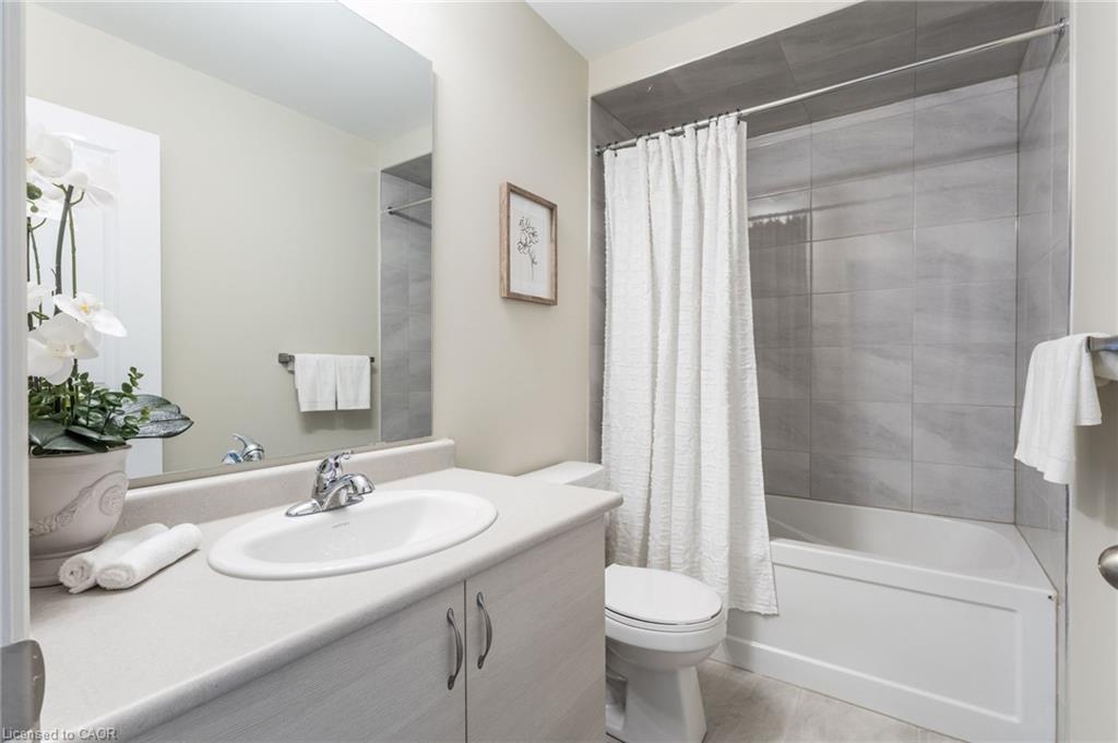 41 Foothills Lane, Stoney Creek, ON - Indoor Photo Showing Bathroom