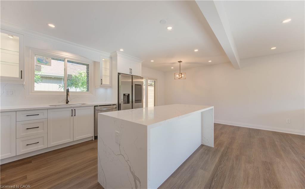 90 Culpepper Drive, Waterloo, ON - Indoor Photo Showing Kitchen With Upgraded Kitchen