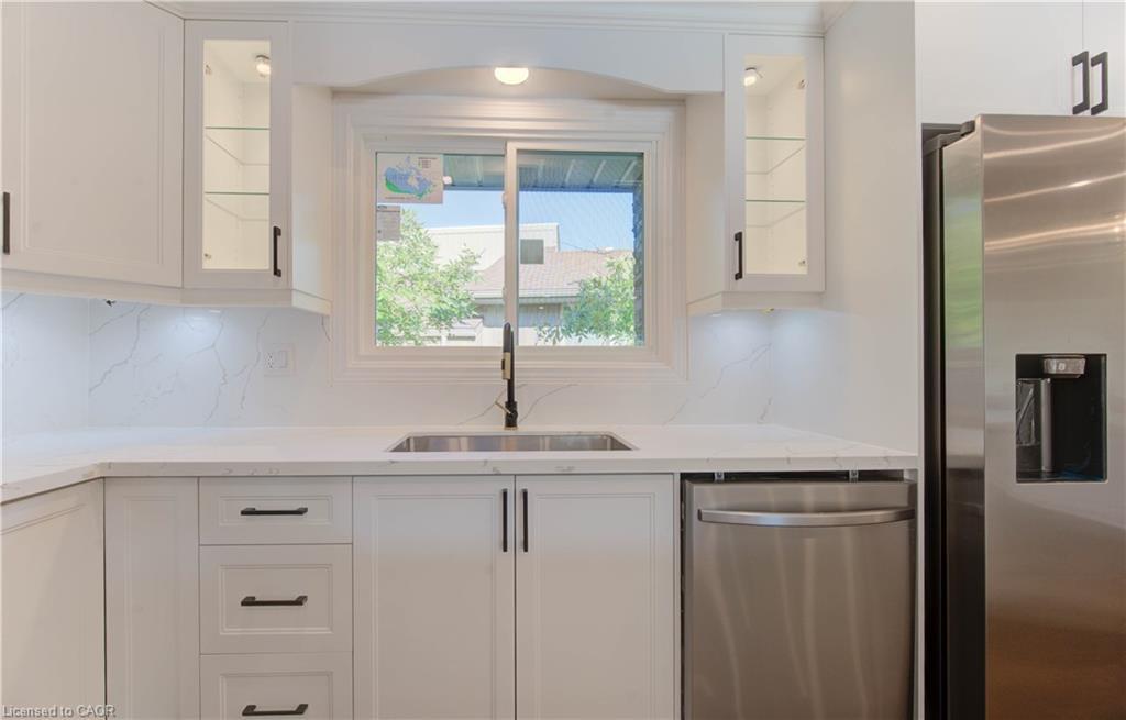 90 Culpepper Drive, Waterloo, ON - Indoor Photo Showing Kitchen With Upgraded Kitchen