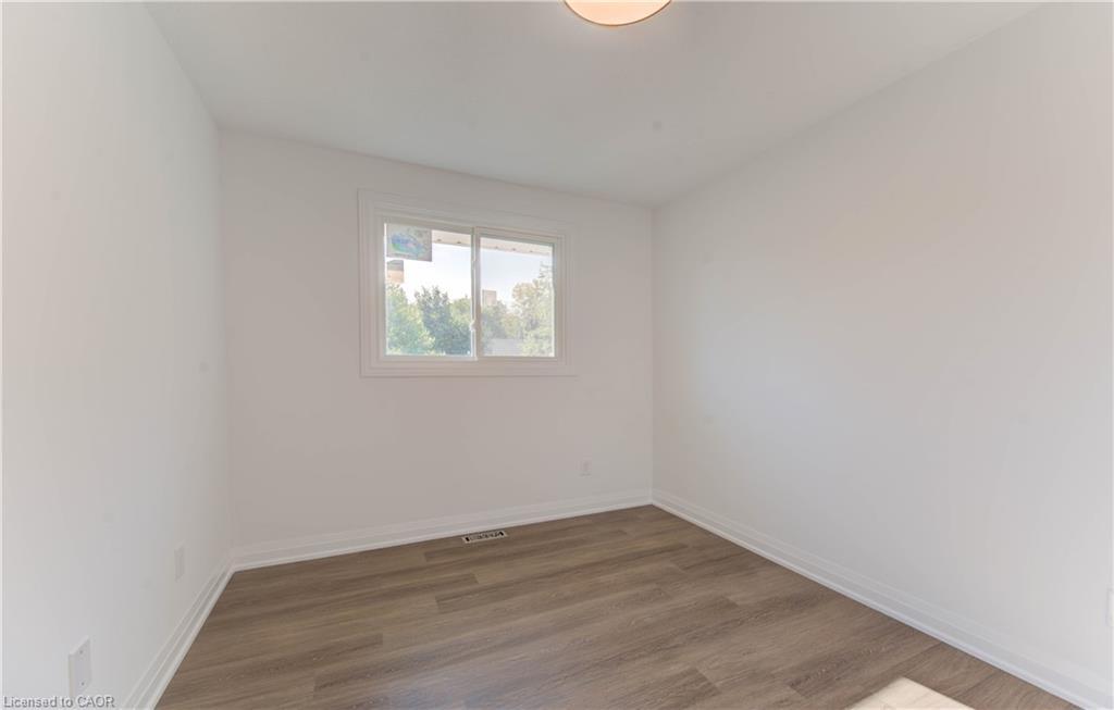 90 Culpepper Drive, Waterloo, ON - Indoor Photo Showing Other Room