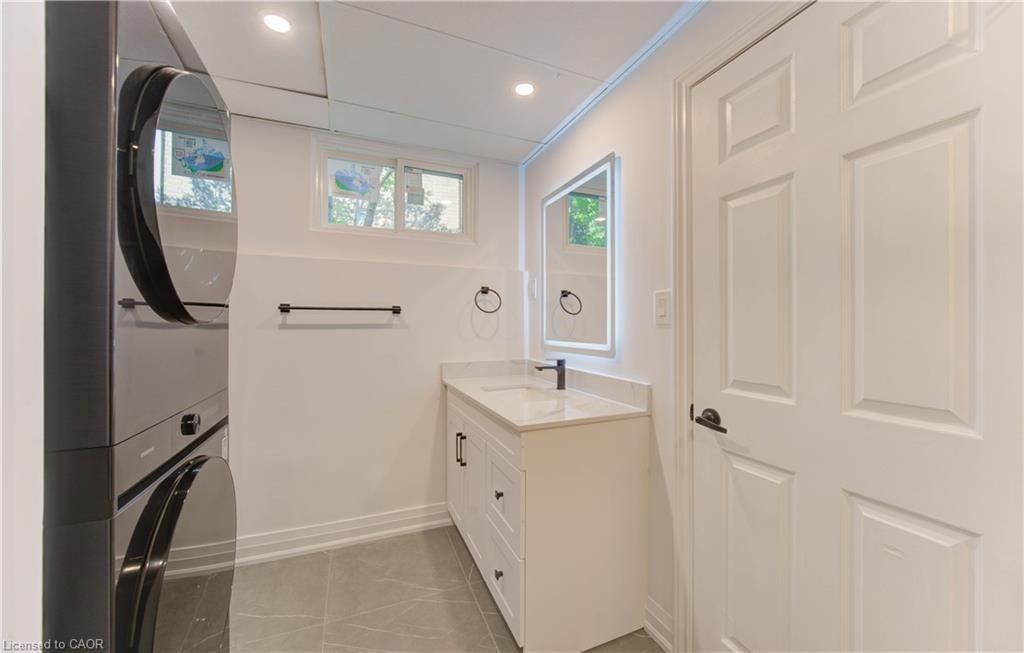 90 Culpepper Drive, Waterloo, ON - Indoor Photo Showing Laundry Room